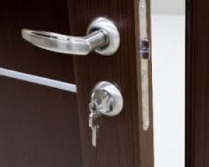 Դռան փականը խափանվել է. բնակարան մուտք գործելը դարձել է անհնար